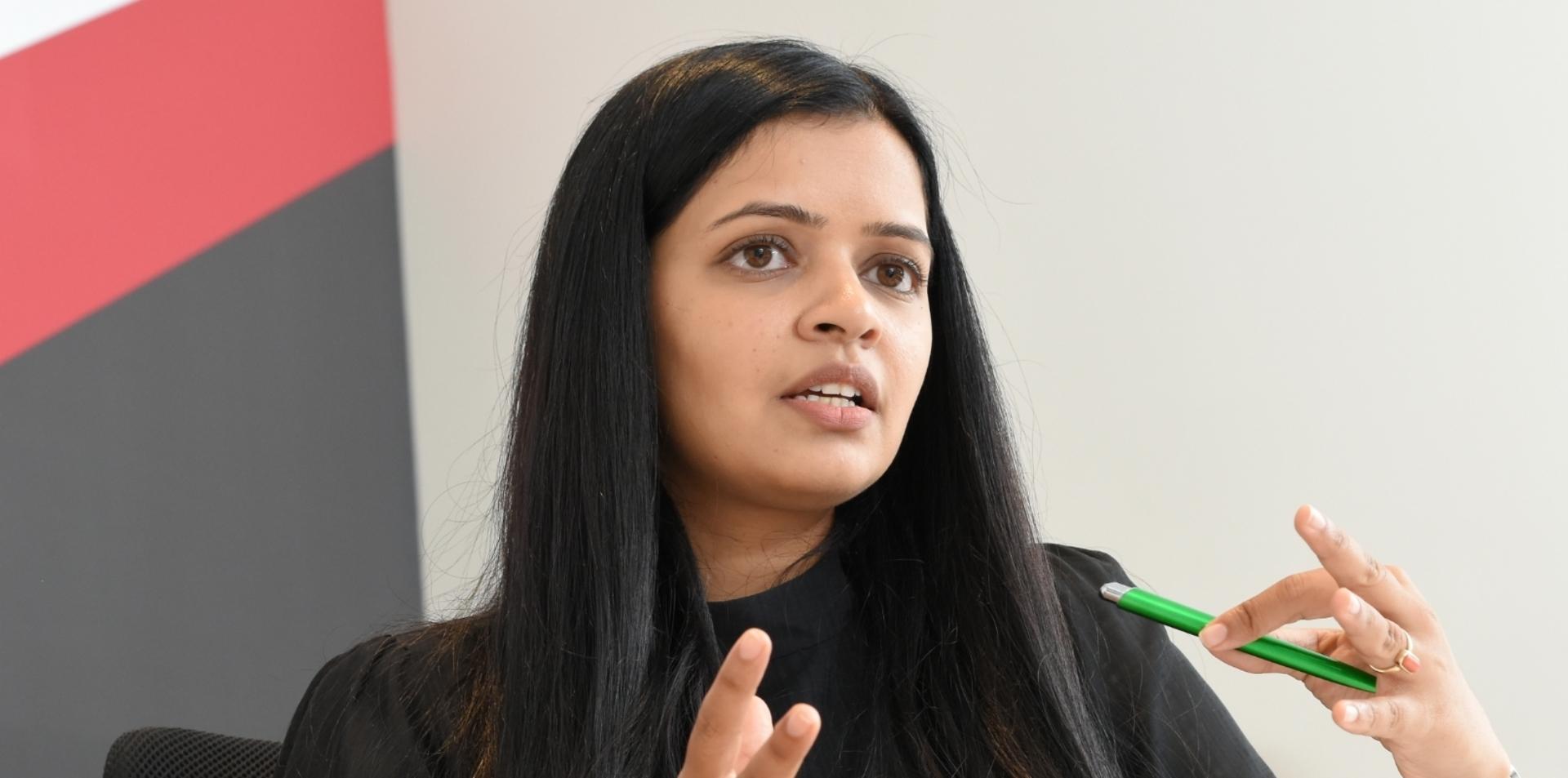 चीनको ऋण कि भारतको अनुदान? नेपालको द्विविधा - रिया सिंहा