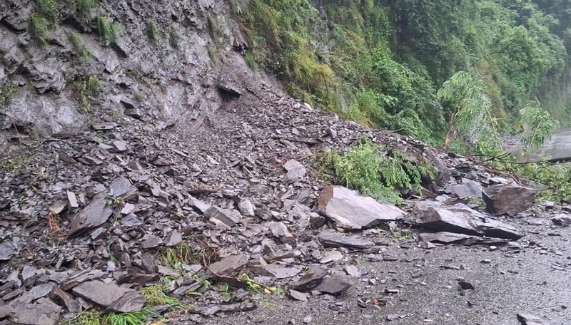 वर्षा र पहिरोका कारण देशका यी सडकखण्ड प्रभावित