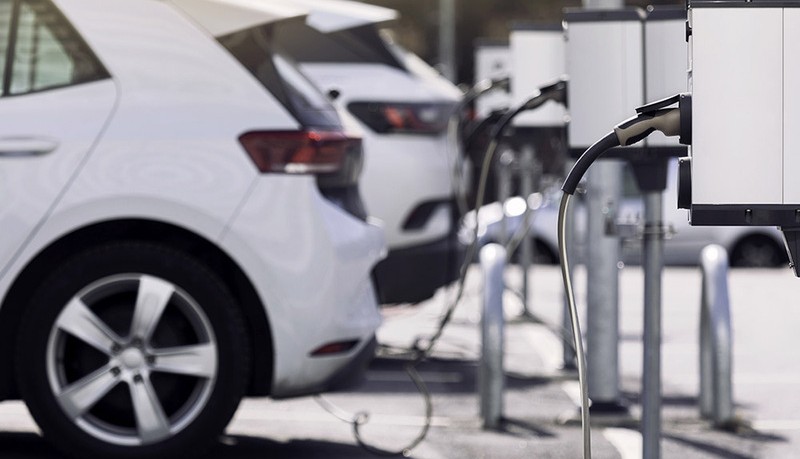 युद्धले इन्धनको मूल्य बढिरहेको बेला विद्युतीय सवारी साधनको माग कति बढ्ला ?