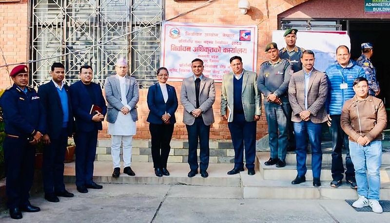 गृहमन्त्री अर्यालले गरे भक्तपुरका दुई निर्वाचन कार्यालयको अनुगमन